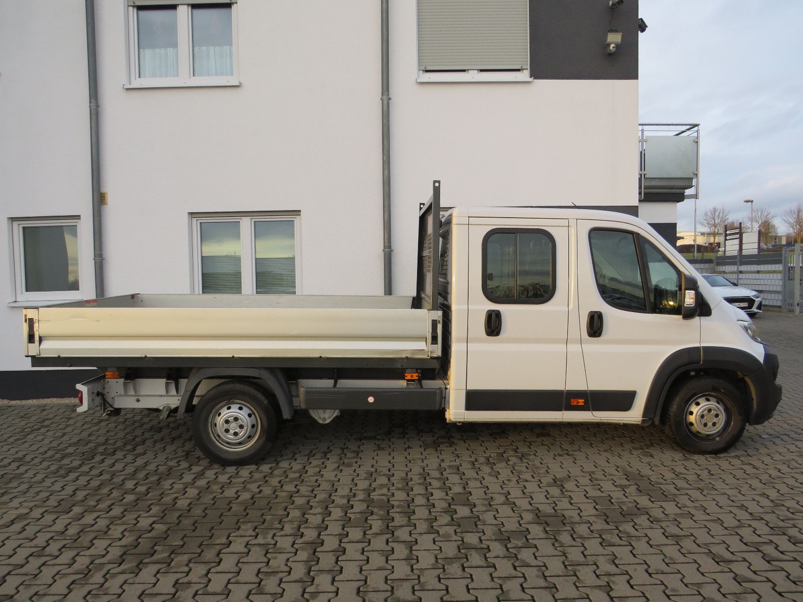 Fahrzeugabbildung Citroën Jumper Pritsche Doka. 35 L4 Heavy Plus Solution