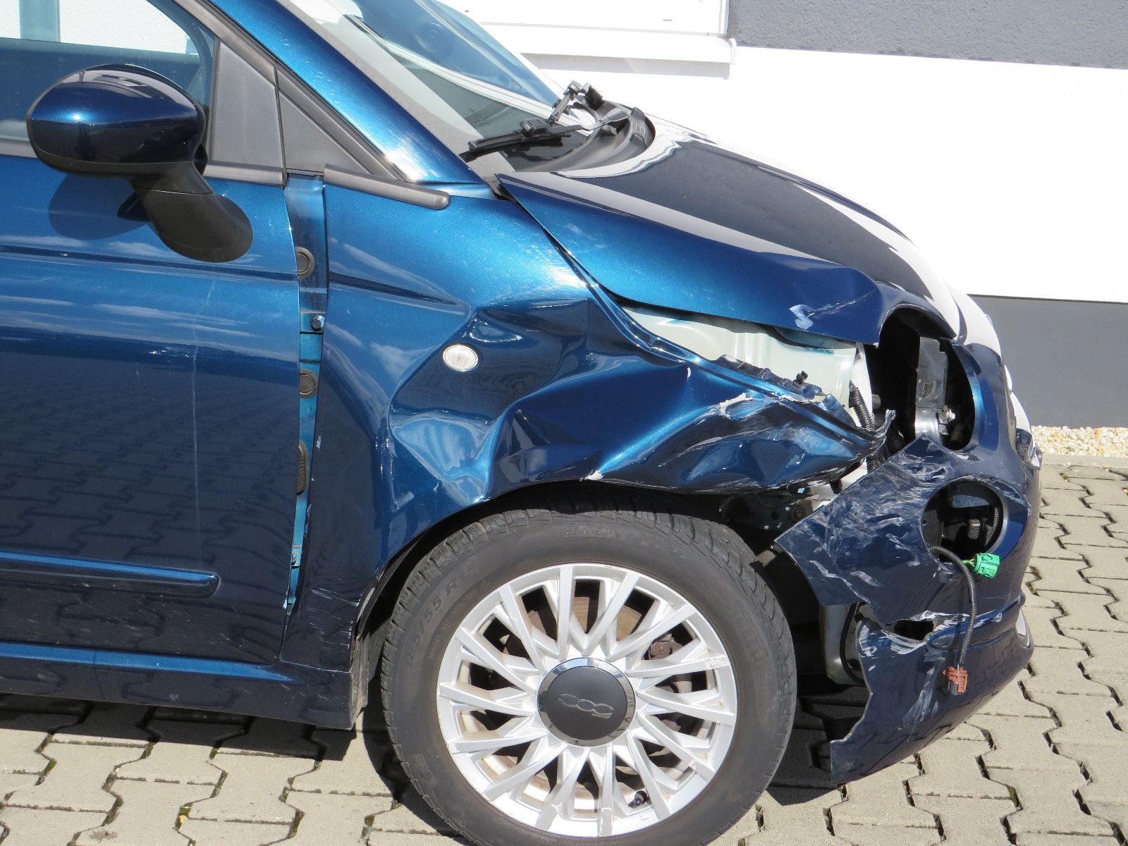 Fahrzeugabbildung Fiat 500 Lounge 1.0 52kW