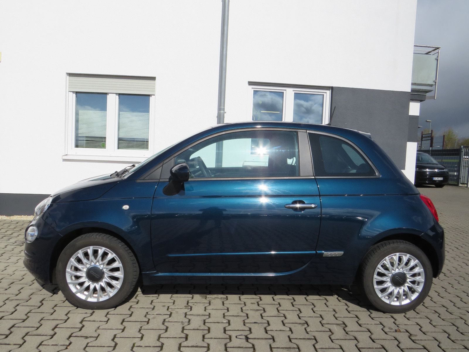 Fahrzeugabbildung Fiat 500 Lounge 1.0 52kW