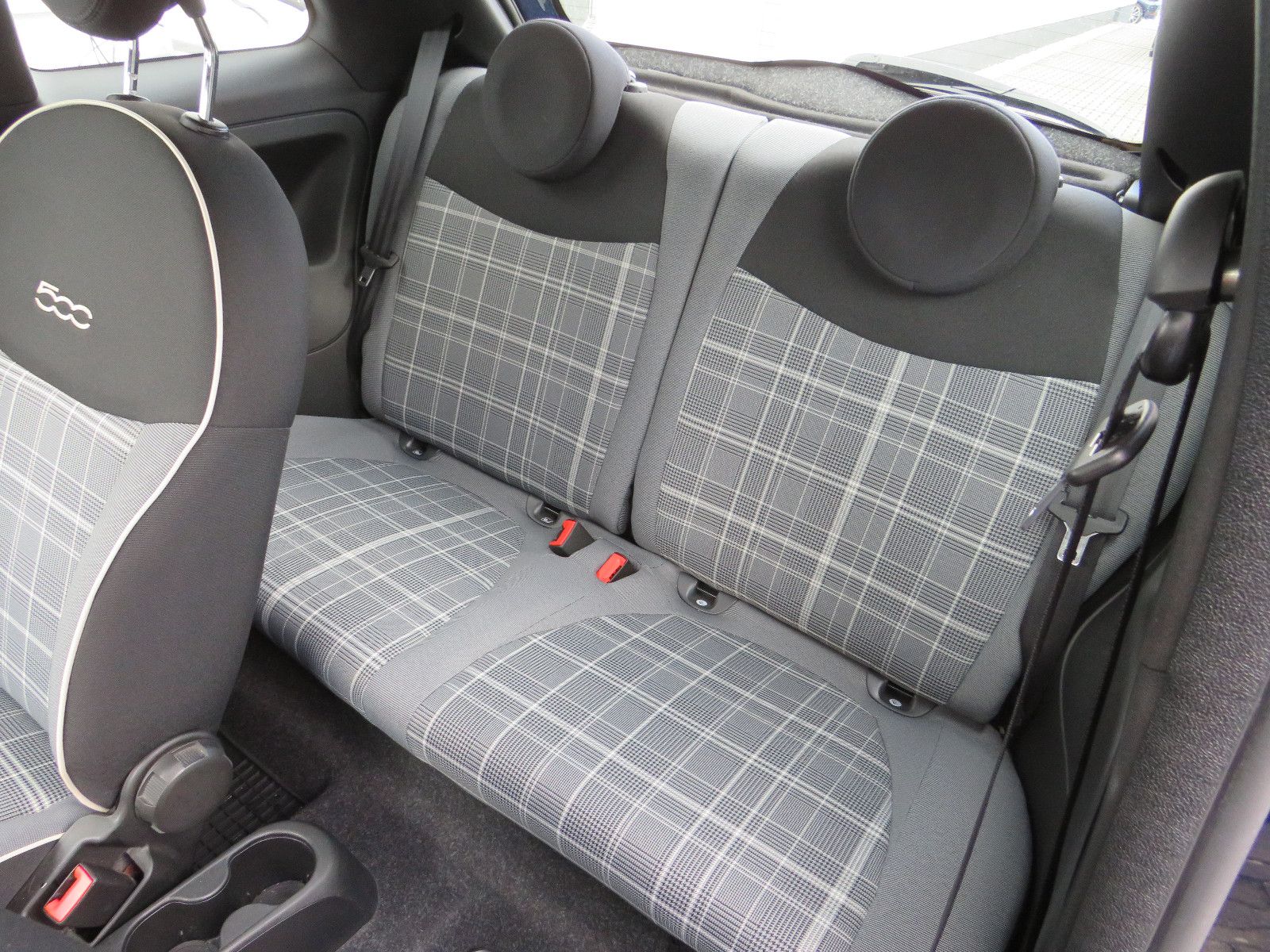 Fahrzeugabbildung Fiat 500 Lounge 1.0 52kW