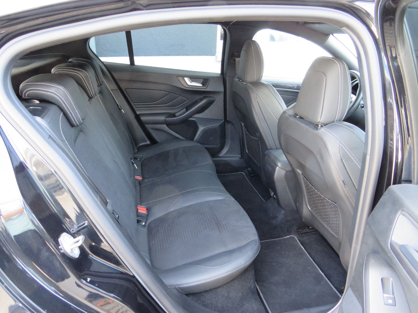 Fahrzeugabbildung Ford Focus Lim. ST