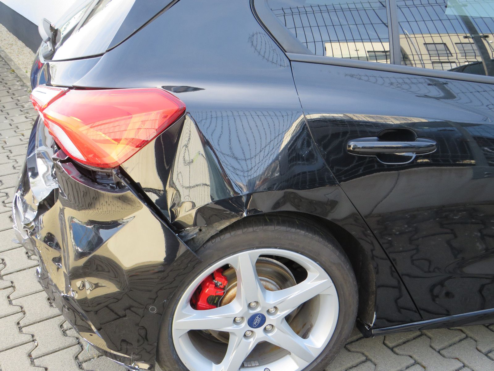 Fahrzeugabbildung Ford Focus Lim. ST