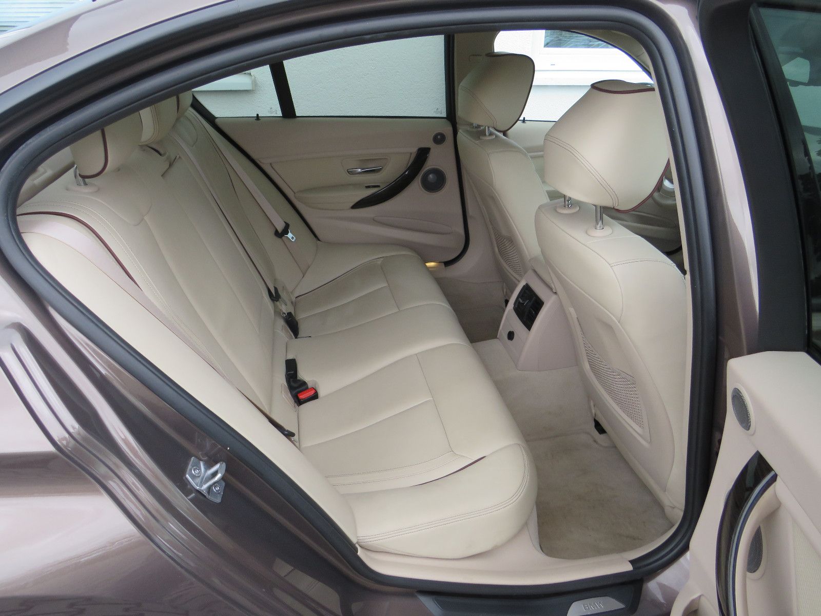 Fahrzeugabbildung BMW Limousine 320 d xDrive