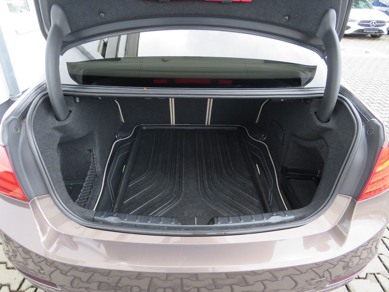 Fahrzeugabbildung BMW Limousine 320 d xDrive