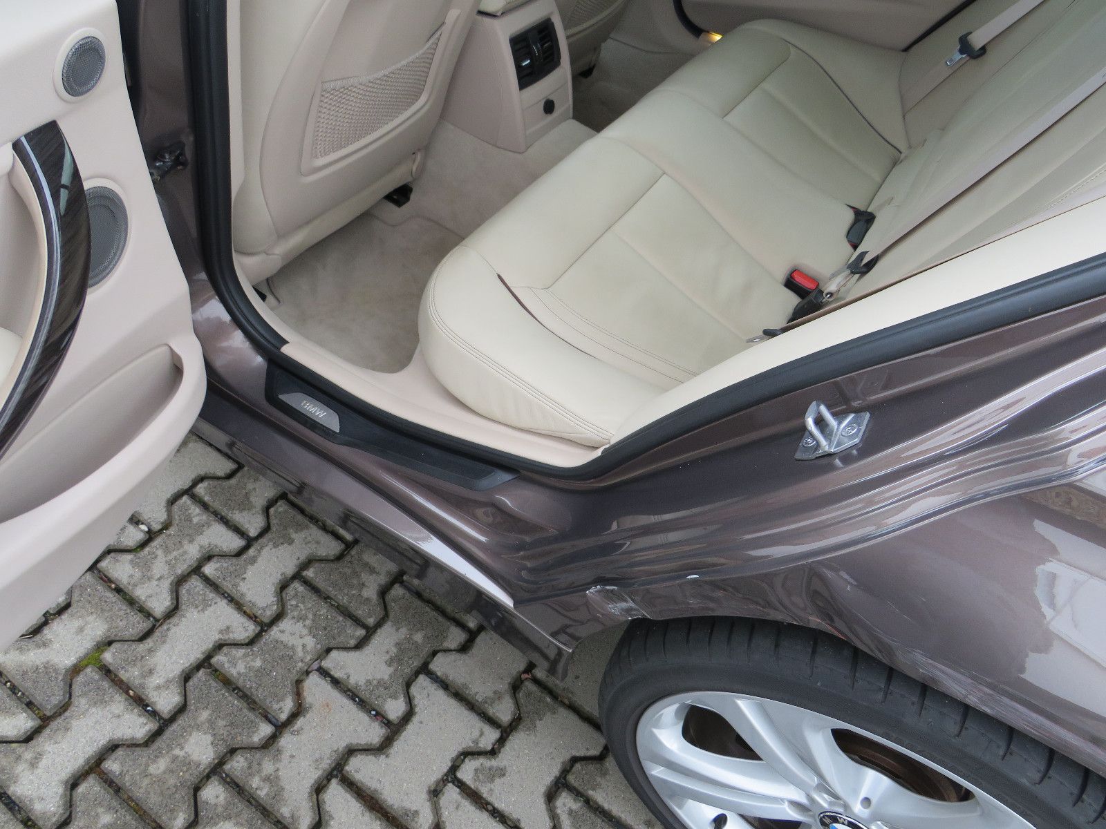 Fahrzeugabbildung BMW Limousine 320 d xDrive