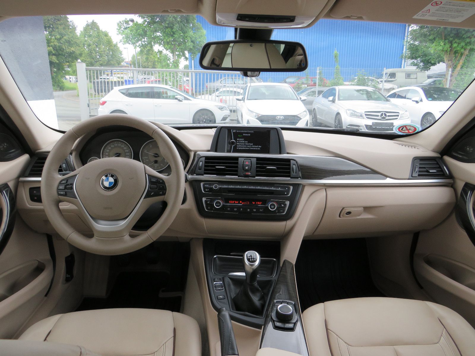 Fahrzeugabbildung BMW Limousine 320 d xDrive