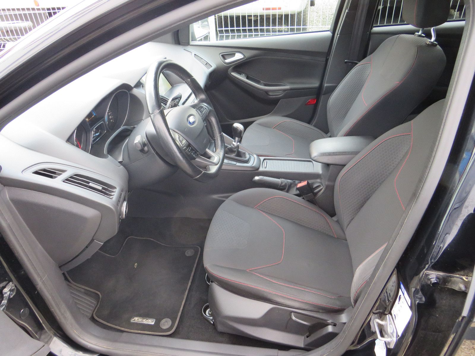 Fahrzeugabbildung Ford Focus Turnier ST-Line
