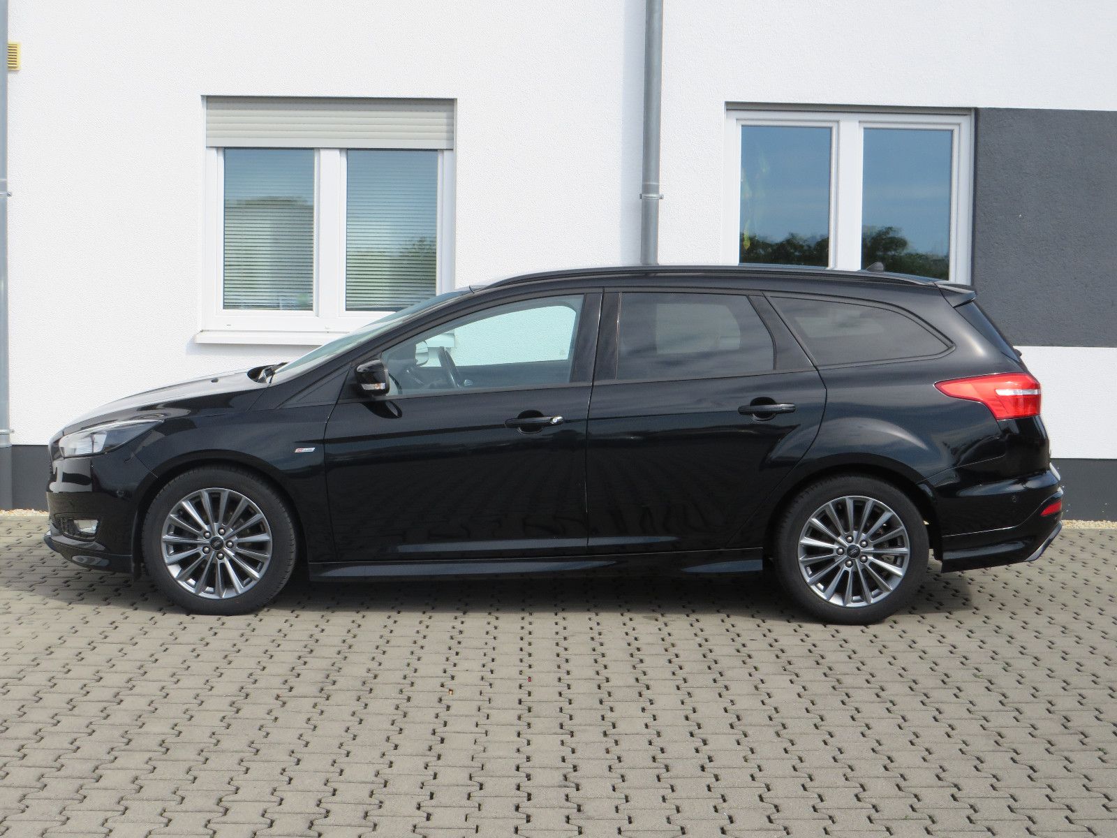 Fahrzeugabbildung Ford Focus Turnier ST-Line