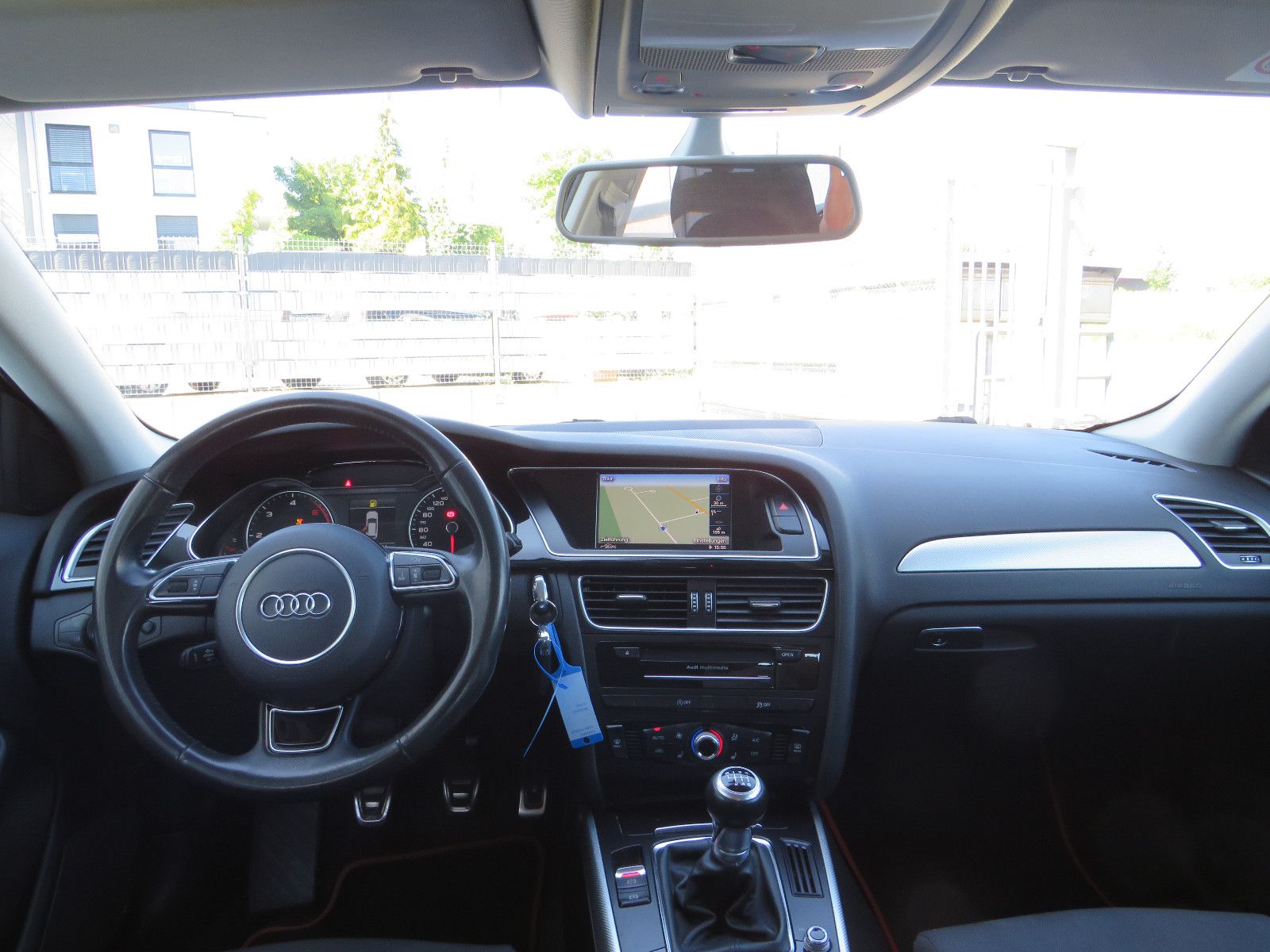 Fahrzeugabbildung Audi A4 Avant Attraction S-Line