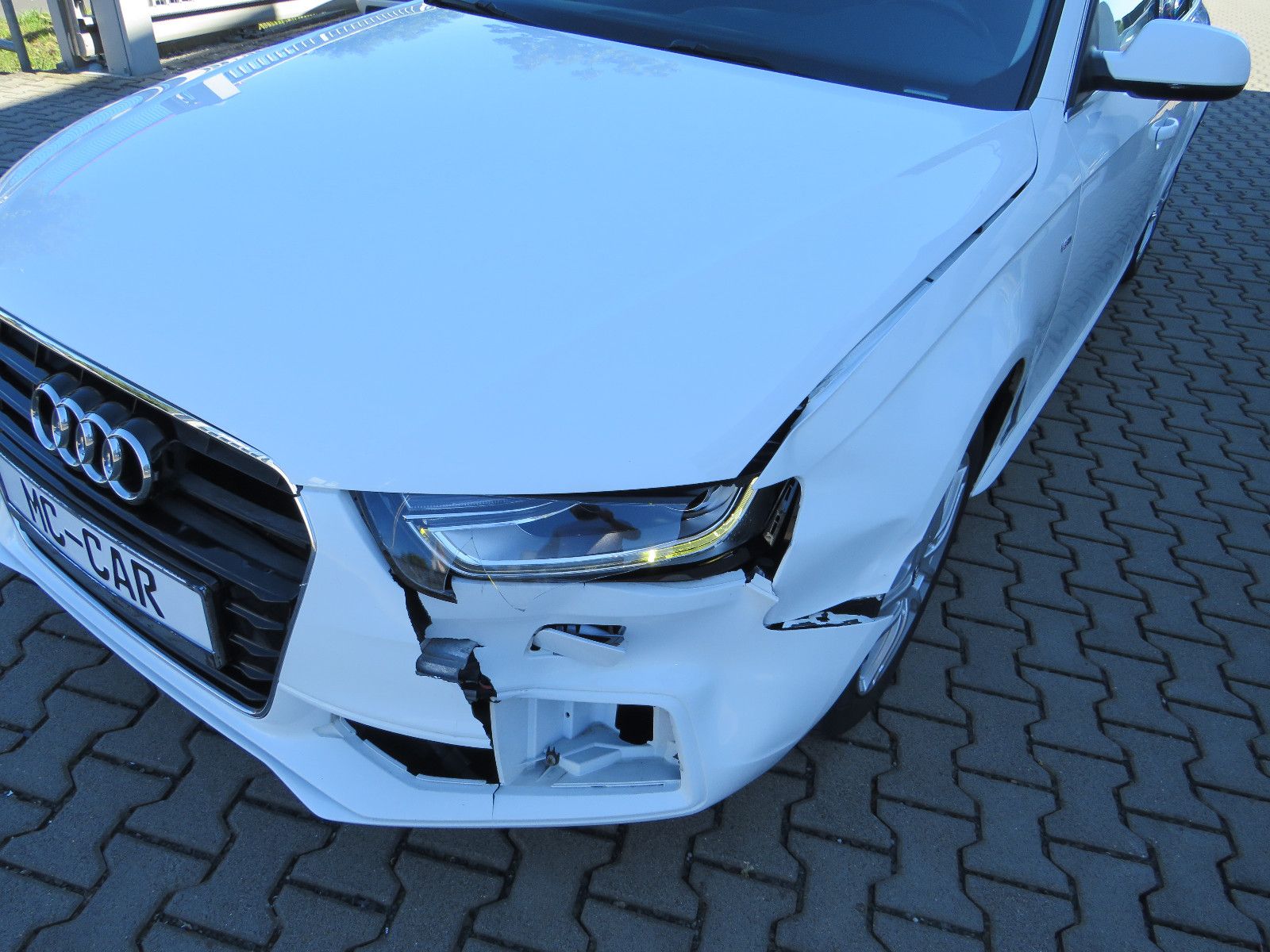 Fahrzeugabbildung Audi A4 Avant Attraction S-Line