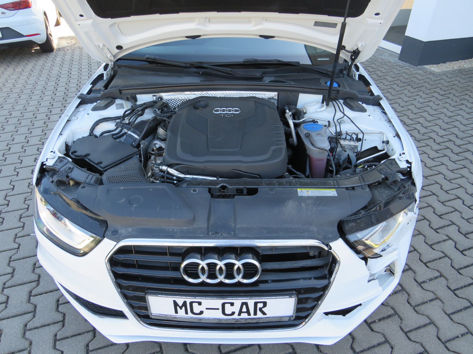 Fahrzeugabbildung Audi A4 Avant Attraction S-Line