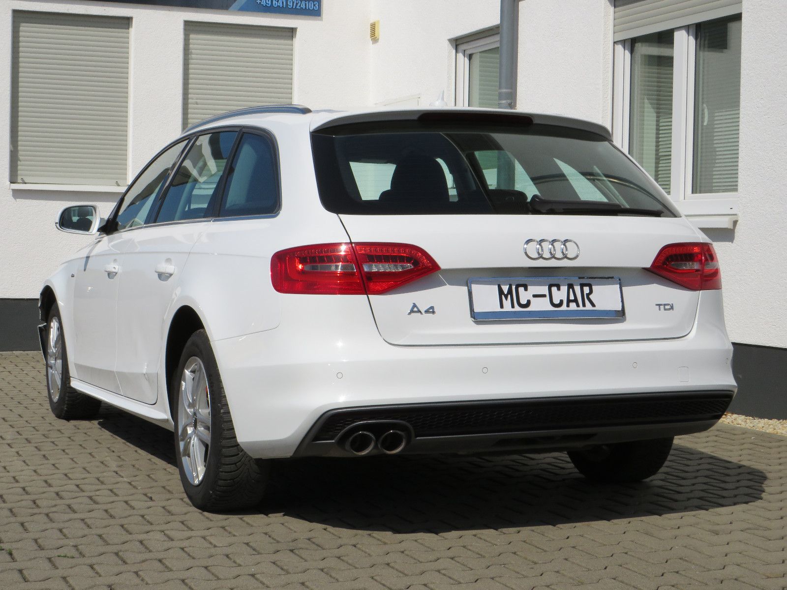 Fahrzeugabbildung Audi A4 Avant Attraction S-Line