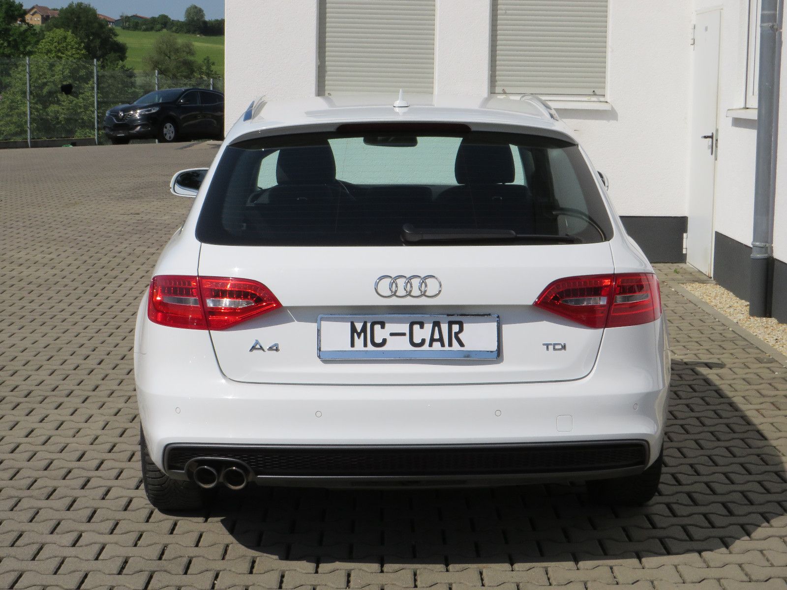 Fahrzeugabbildung Audi A4 Avant Attraction S-Line