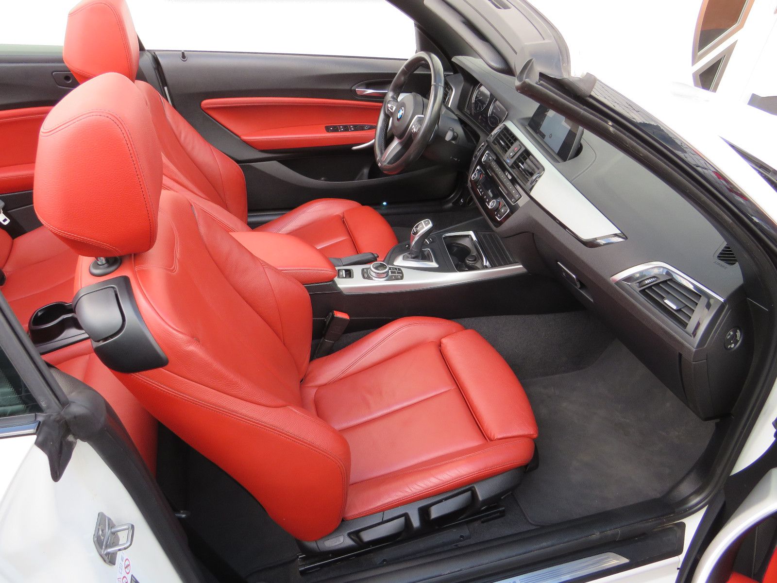 Fahrzeugabbildung BMW 220 2 Cabrio 220 i M Sport