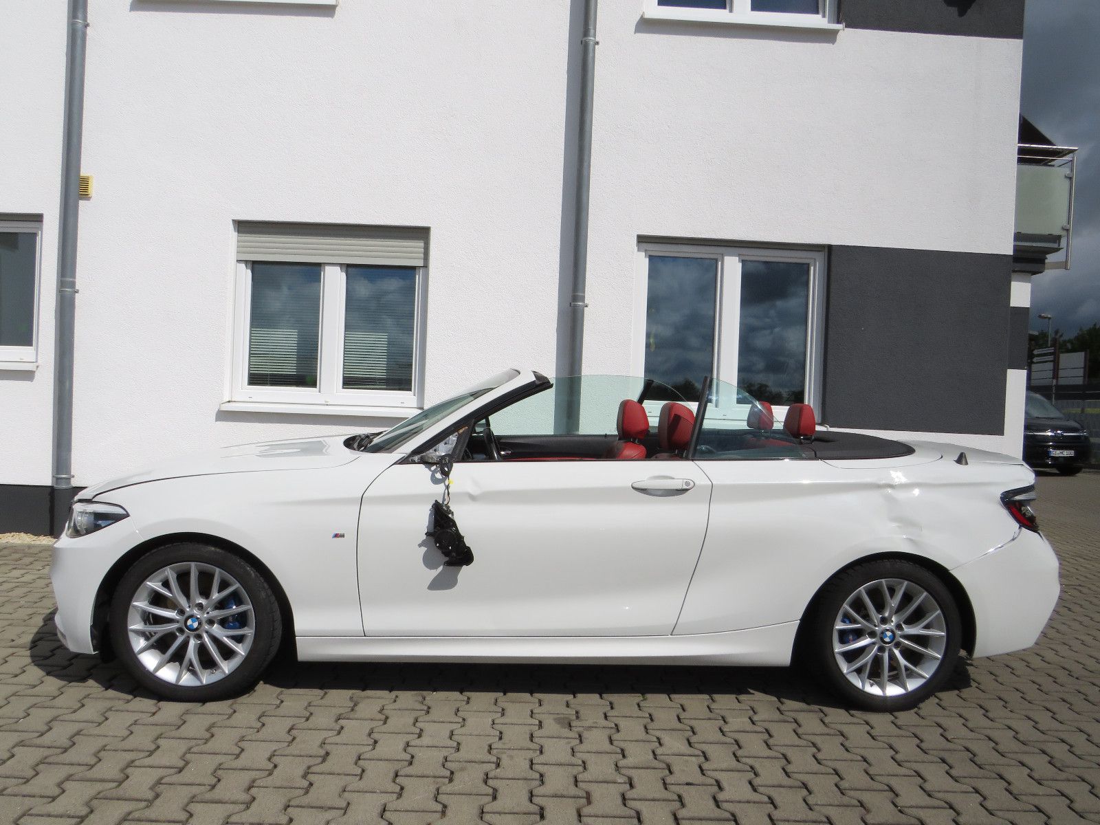 Fahrzeugabbildung BMW 220 2 Cabrio 220 i M Sport