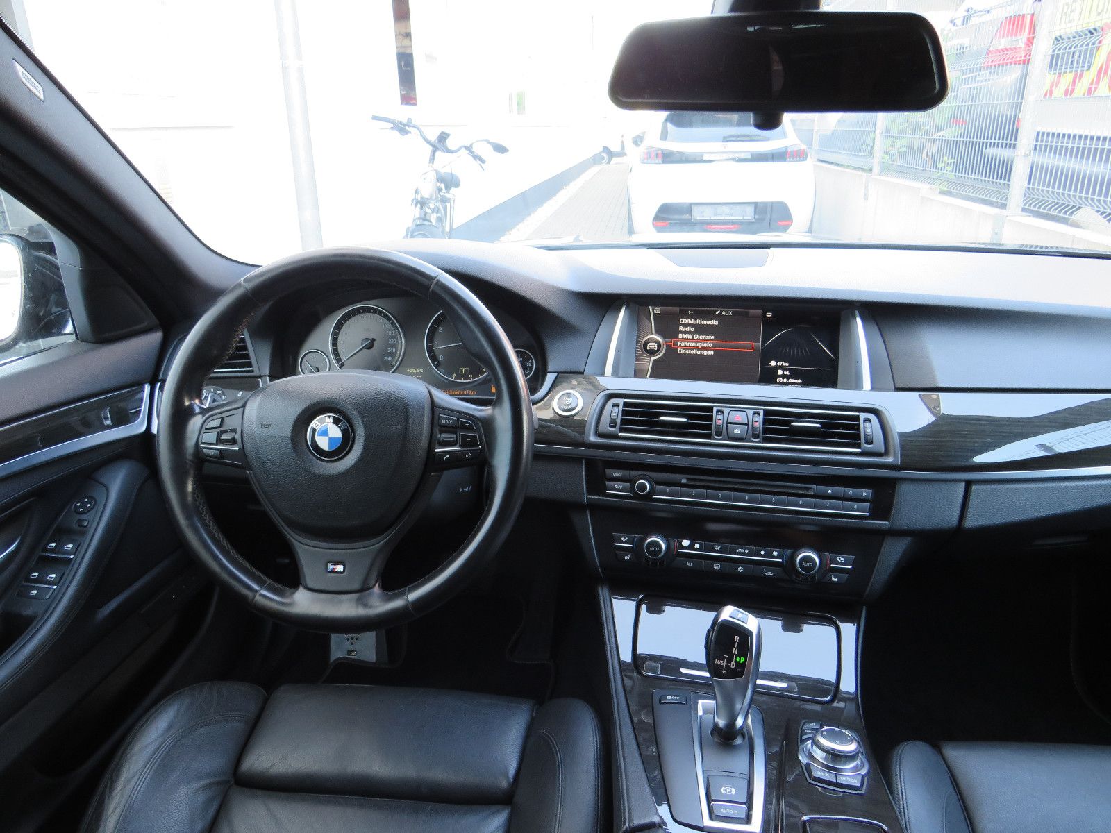 Fahrzeugabbildung BMW 550 5 Limousine 550 i M-Paket
