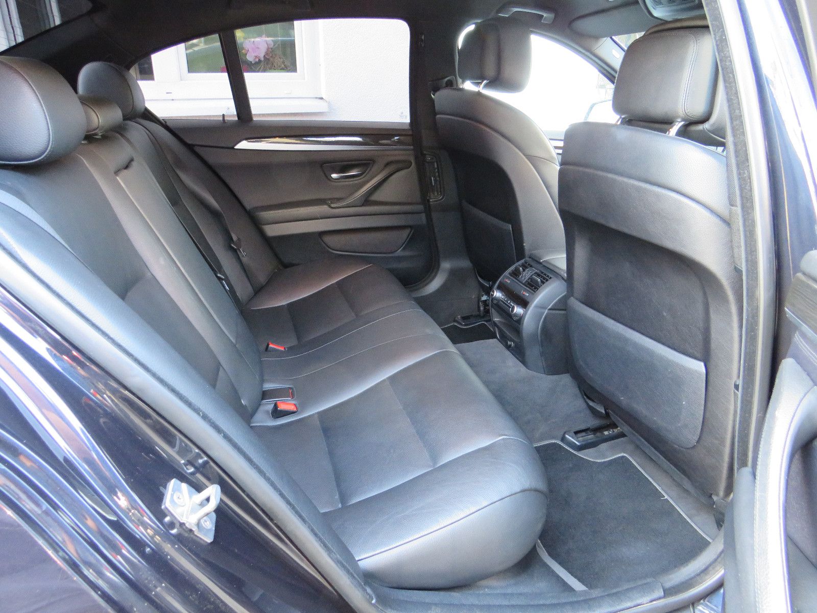 Fahrzeugabbildung BMW 550 5 Limousine 550 i M-Paket