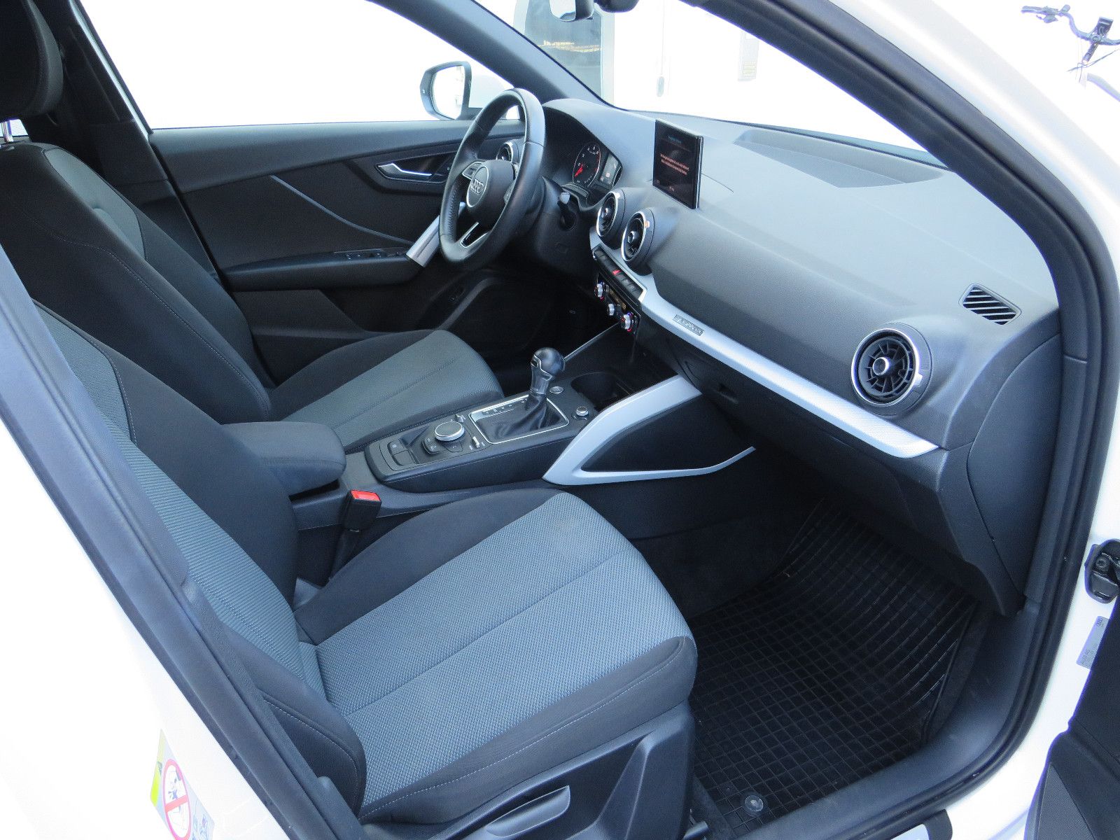 Fahrzeugabbildung Audi Q2 40 TFSI quattro design