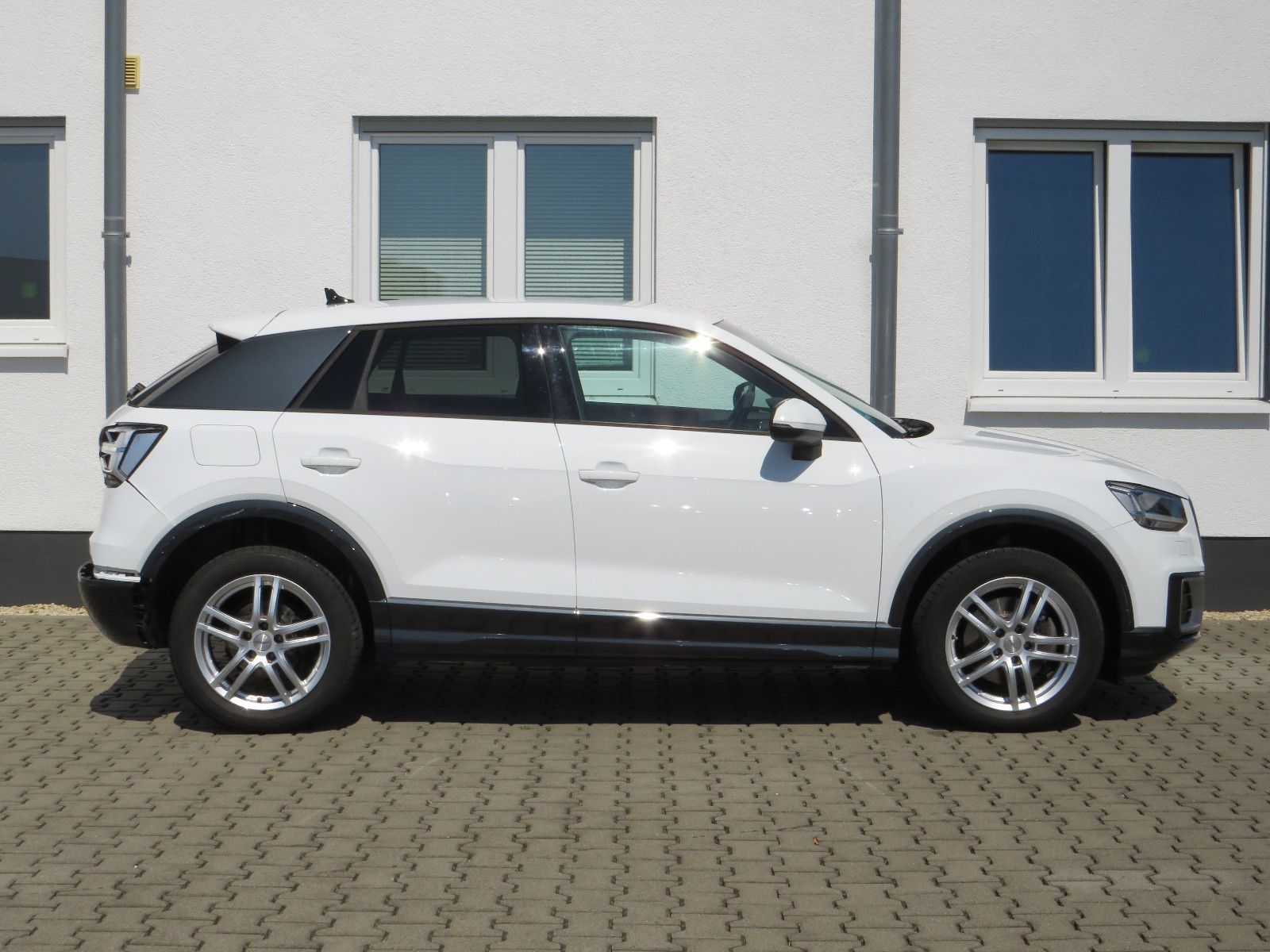 Fahrzeugabbildung Audi Q2 40 TFSI quattro design
