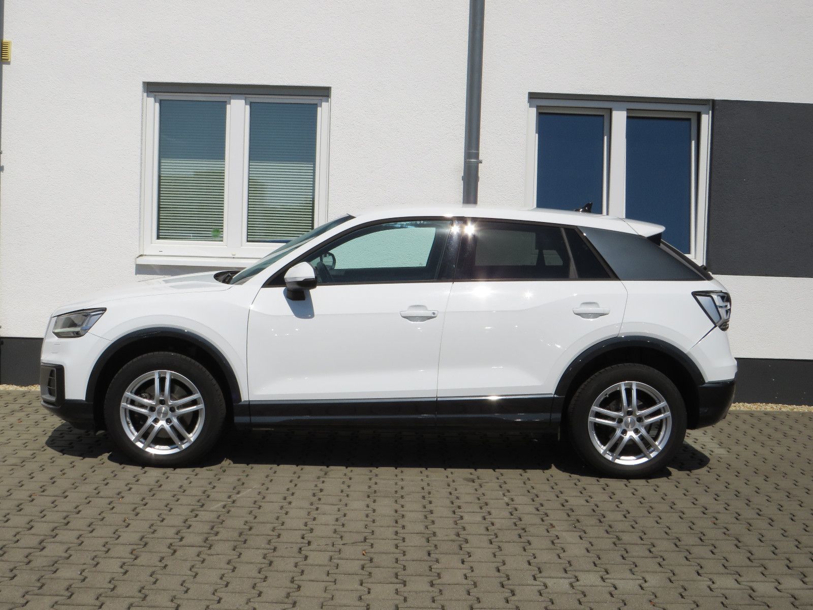 Fahrzeugabbildung Audi Q2 40 TFSI quattro design