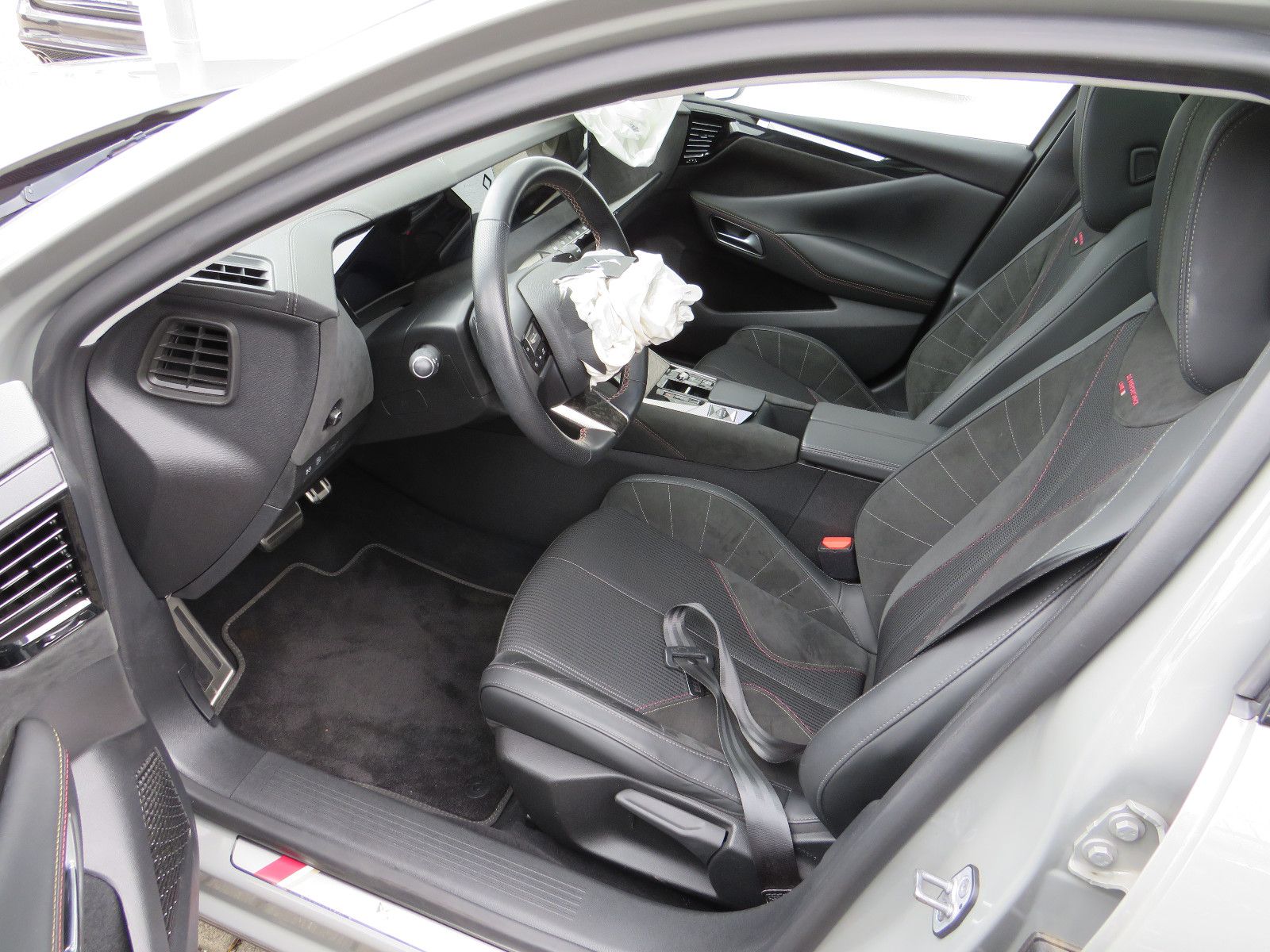 Fahrzeugabbildung DS Automobiles DS4 E-Tense Performance Line + Automatik