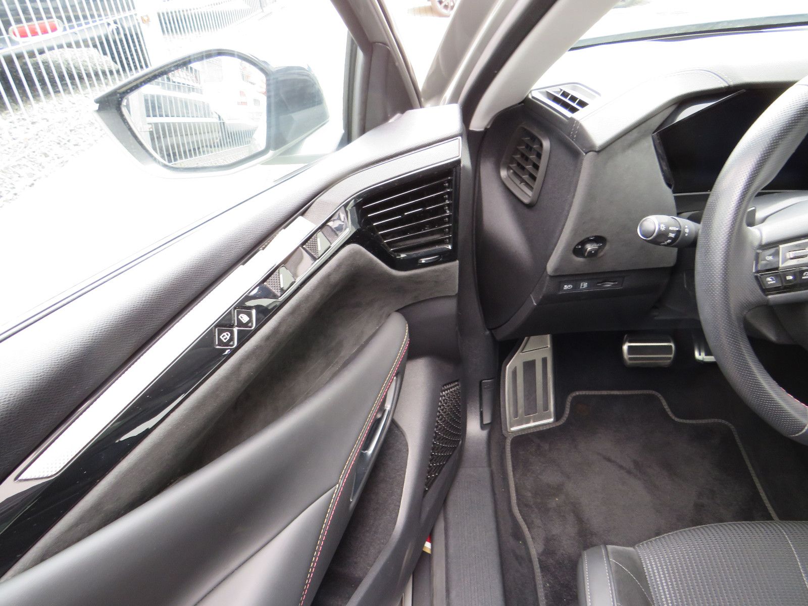 Fahrzeugabbildung DS Automobiles DS4 E-Tense Performance Line + Automatik