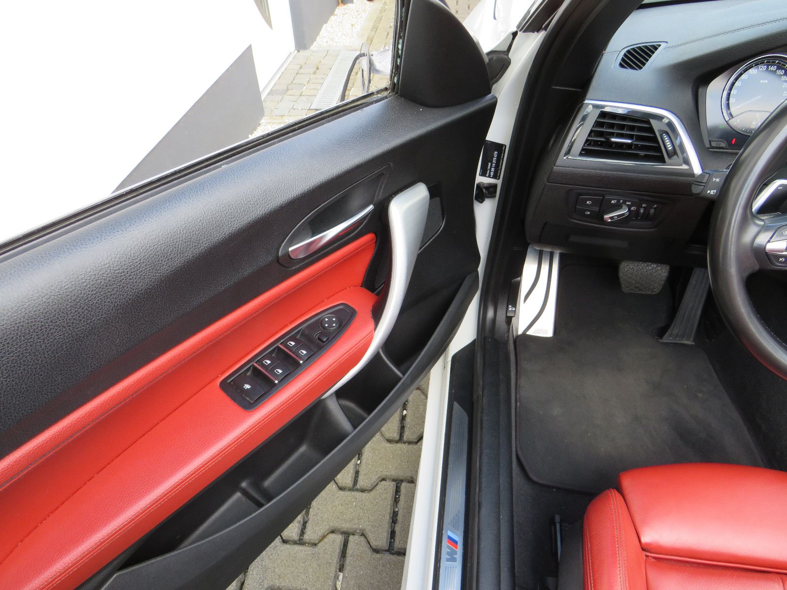Fahrzeugabbildung BMW 220 2 Cabrio 220 i M Sport