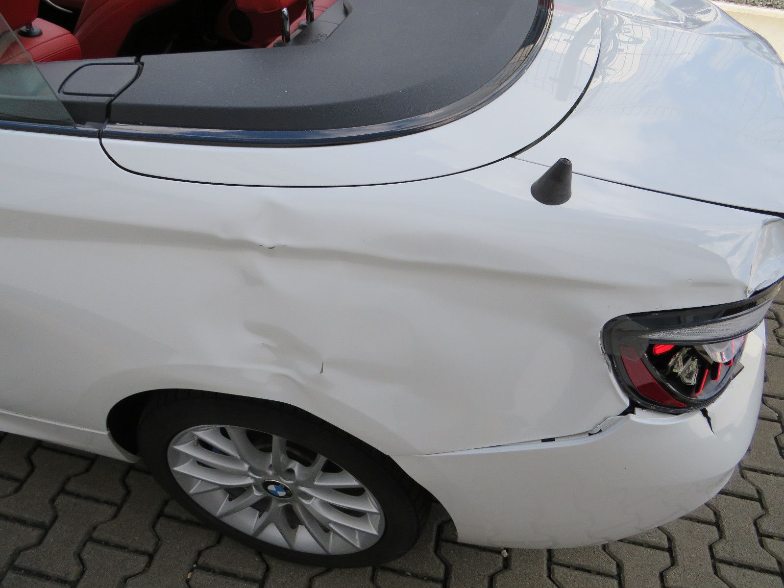 Fahrzeugabbildung BMW 220 2 Cabrio 220 i M Sport