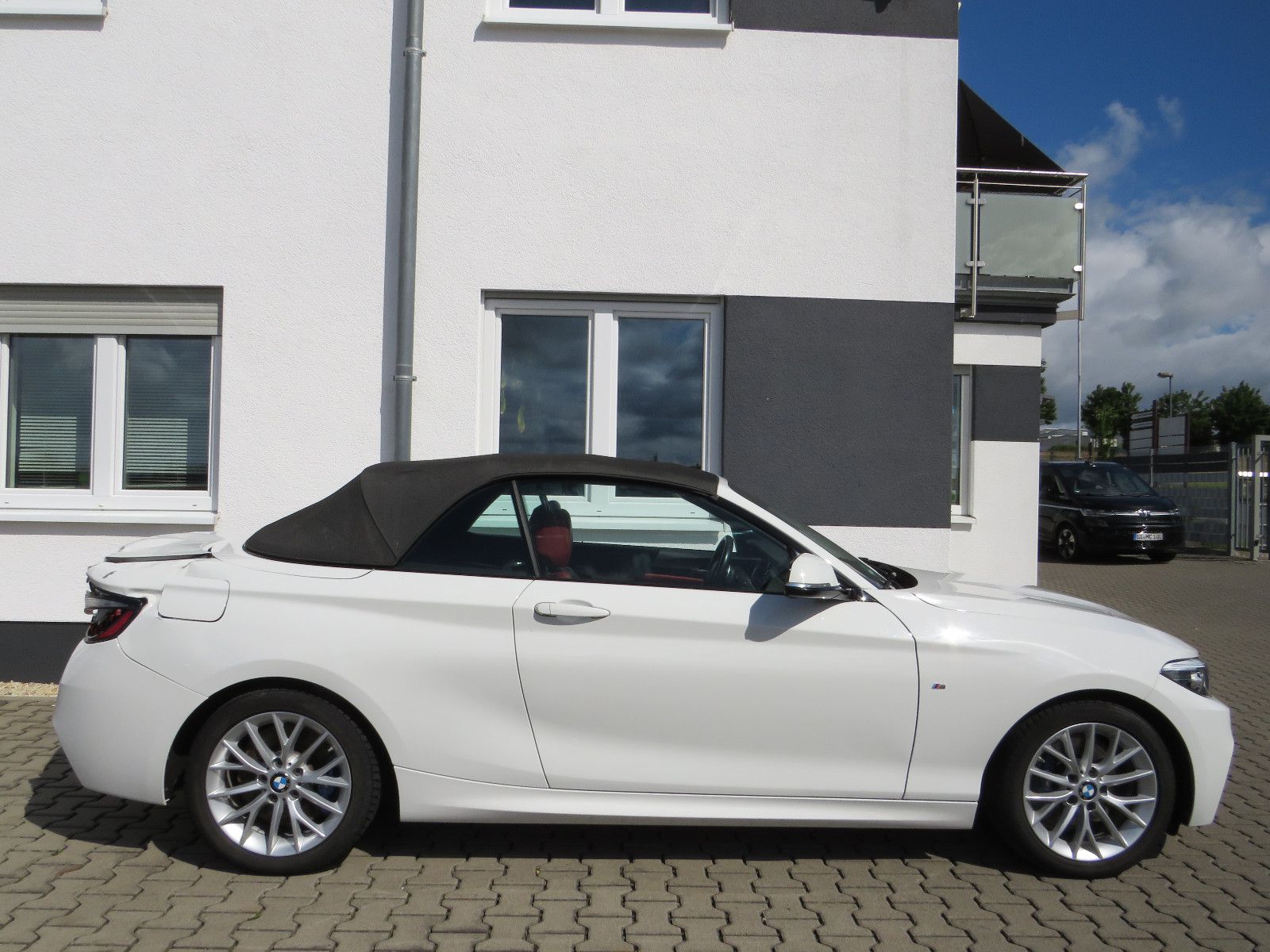 Fahrzeugabbildung BMW 220 2 Cabrio 220 i M Sport