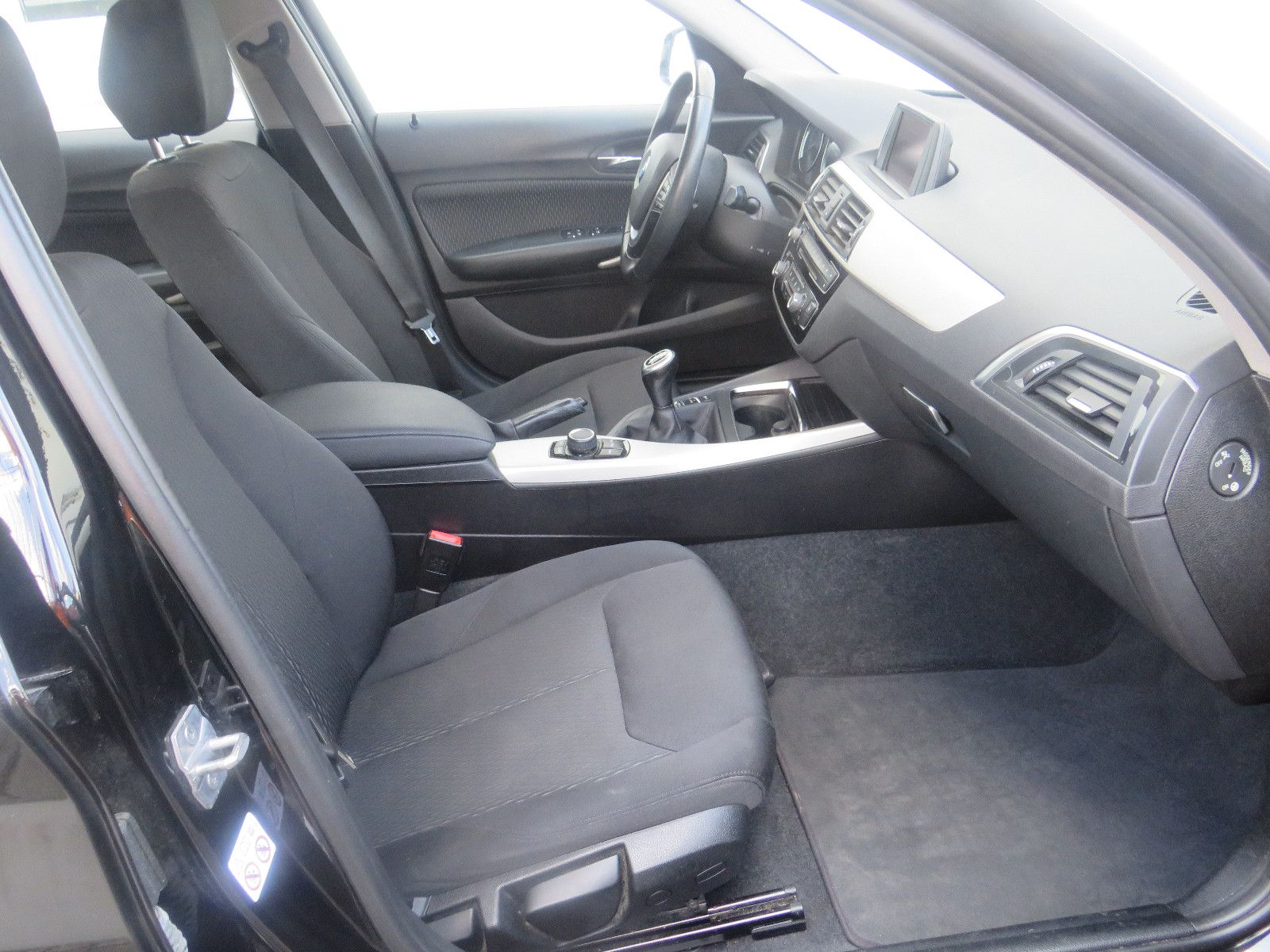 Fahrzeugabbildung BMW 118 1 Limousine 5-trg. 118 i Advantage