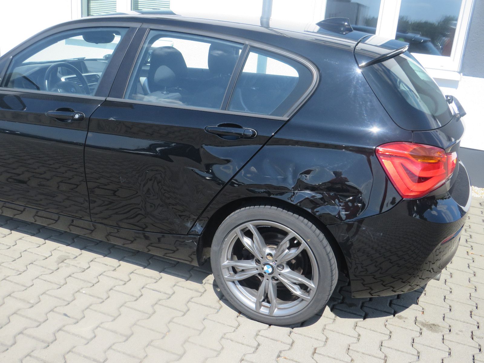 Fahrzeugabbildung BMW 118 1 Limousine 5-trg. 118 i Advantage