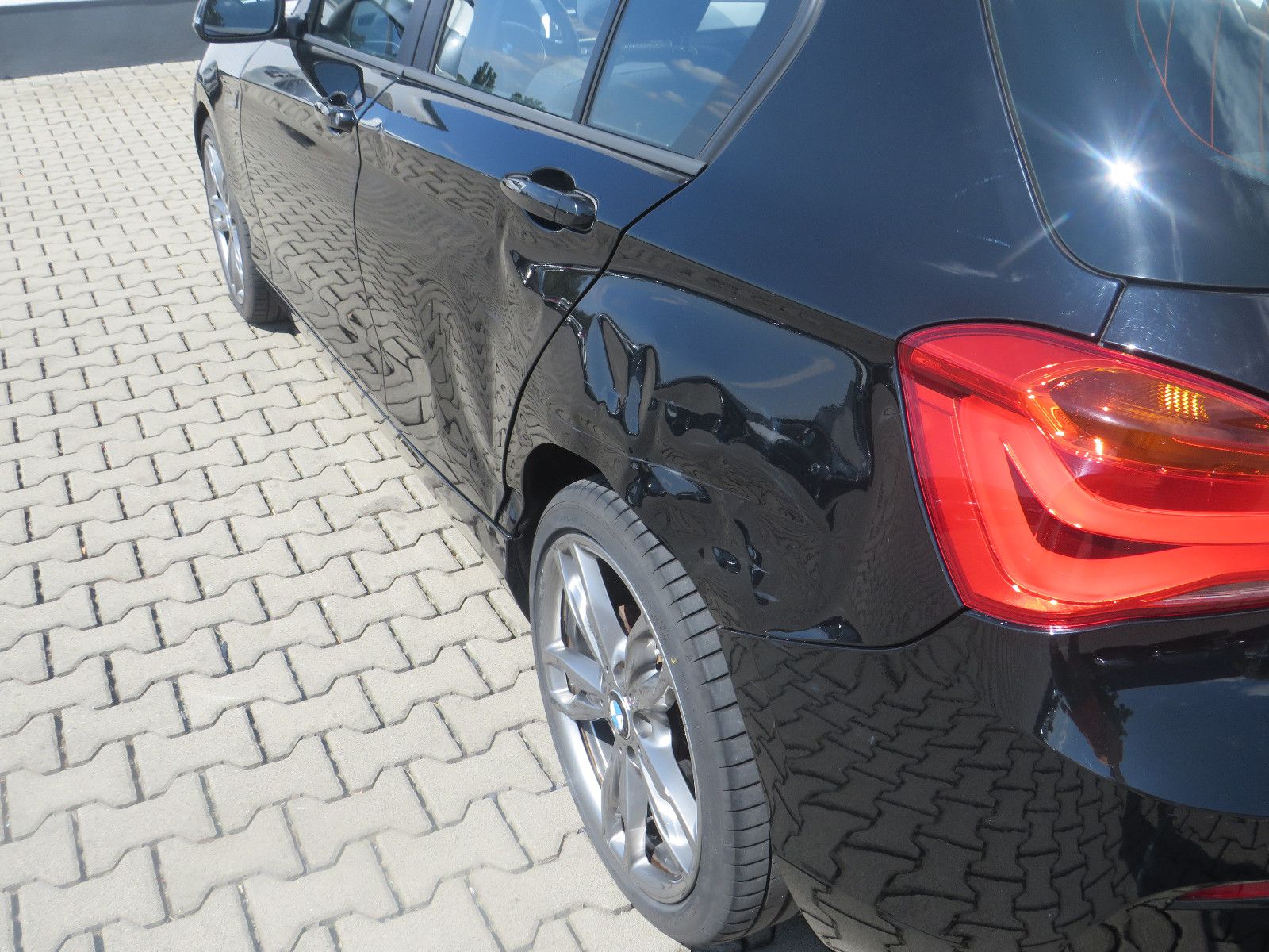 Fahrzeugabbildung BMW 118 1 Limousine 5-trg. 118 i Advantage