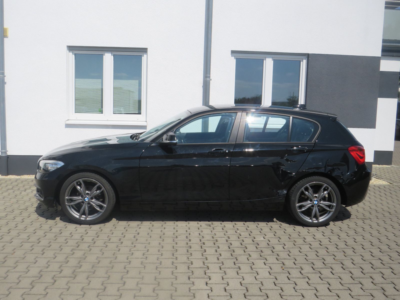 Fahrzeugabbildung BMW 118 1 Limousine 5-trg. 118 i Advantage