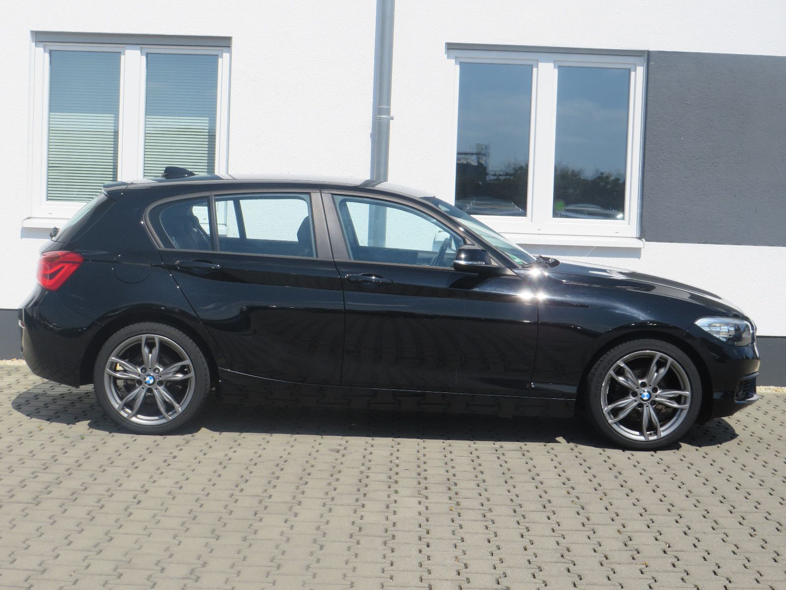 Fahrzeugabbildung BMW 118 1 Limousine 5-trg. 118 i Advantage
