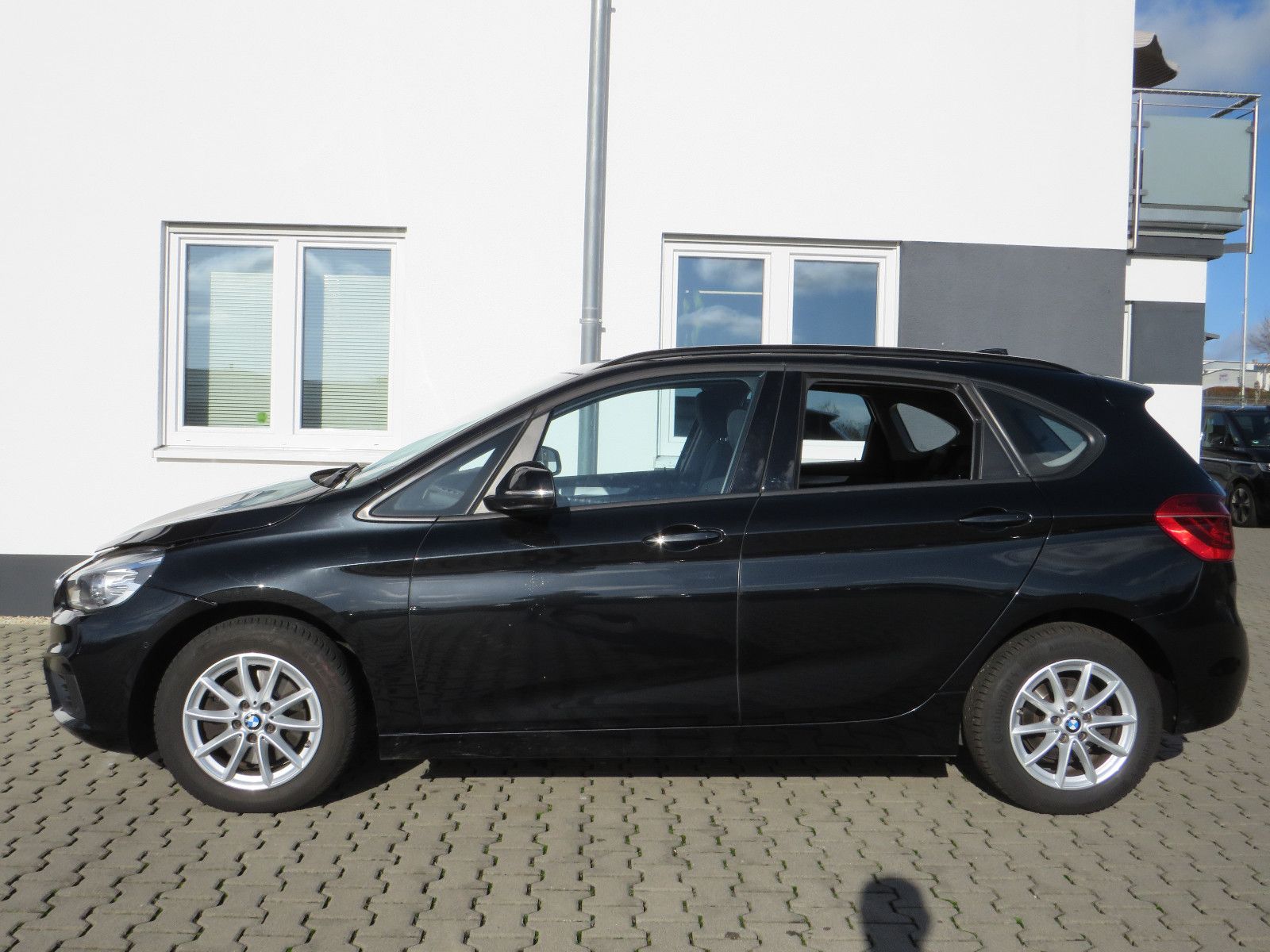 Fahrzeugabbildung BMW 220 2 Active Tourer 220 i Advantage