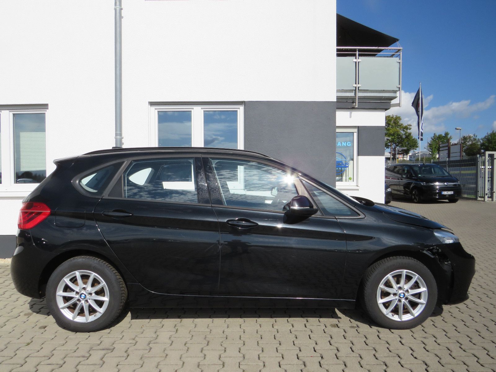 Fahrzeugabbildung BMW 220 2 Active Tourer 220 i Advantage