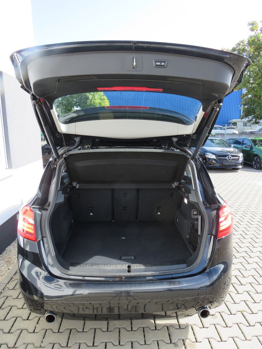 Fahrzeugabbildung BMW 220 2 Active Tourer 220 i Advantage
