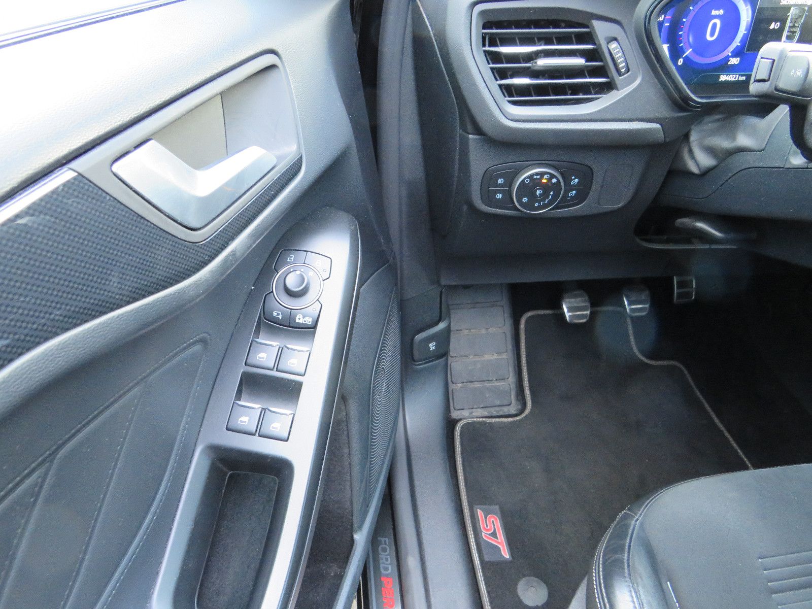 Fahrzeugabbildung Ford Focus Lim. ST