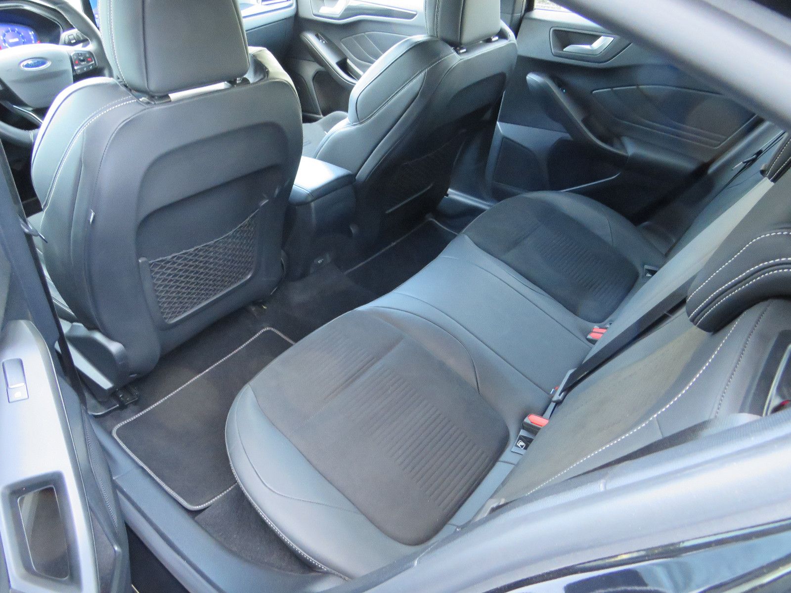 Fahrzeugabbildung Ford Focus Lim. ST