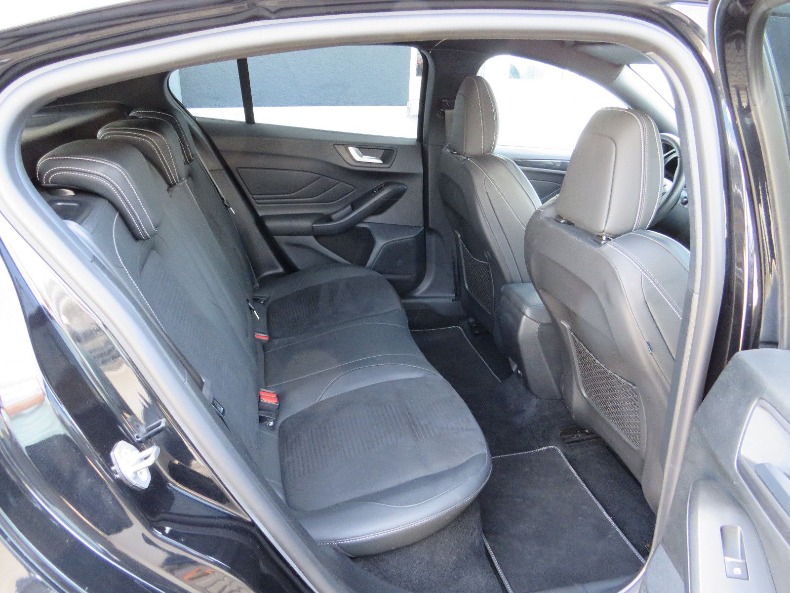 Fahrzeugabbildung Ford Focus Lim. ST