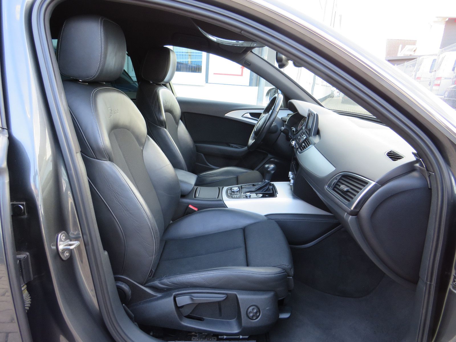 Fahrzeugabbildung Audi A6 Avant 2.0 TDI***S-LINE***